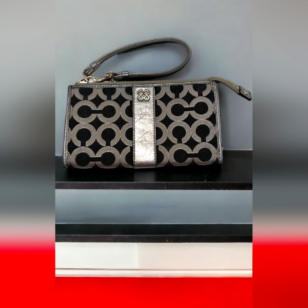 COACH Julia OP SignatureConvertible Clutch Zippy Wallet